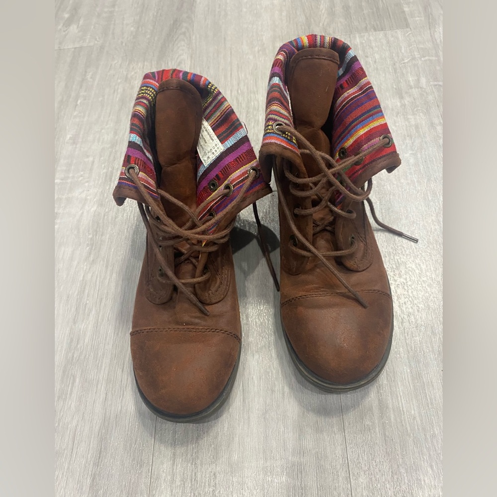 American Eagle AE Brown Lace Up Boots Multicolor Aztec Stripe Fold Size 8.5